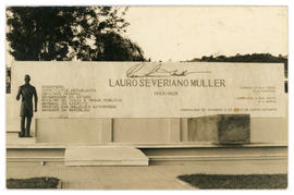 Monumento a Lauro Severiano Müller
